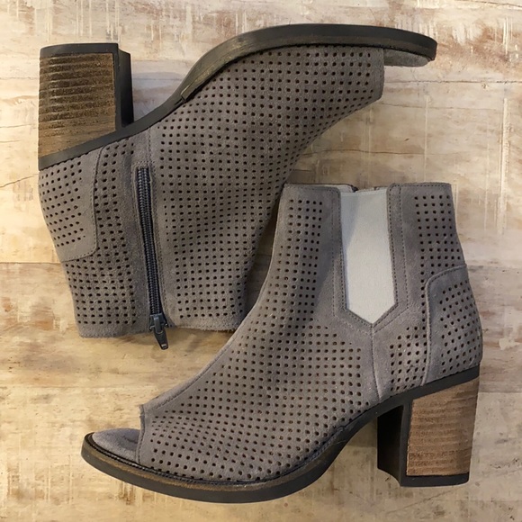 Bos.Co Grey perforated peep toe ankle boots - Picture 4 of 10